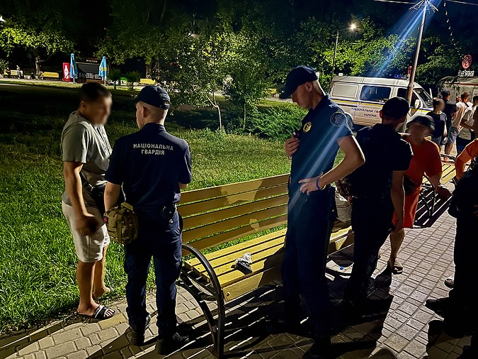 Бійка на пляжі у Запоріжжі: підліток напав з пістолетом на хлопця. ФОТО