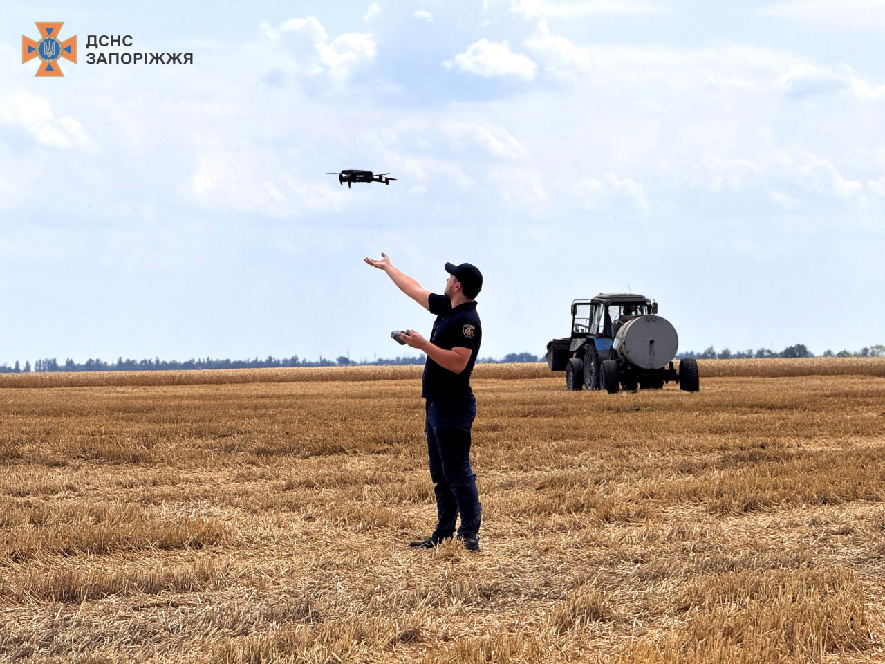 На полях у Запорізькій області за допомогою дронів захищають урожай. ФОТО