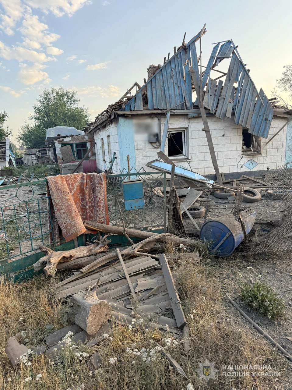 З Плавнів та Веселянки запорізькі поліцейські евакуювали родини з дітьми та літніх людей