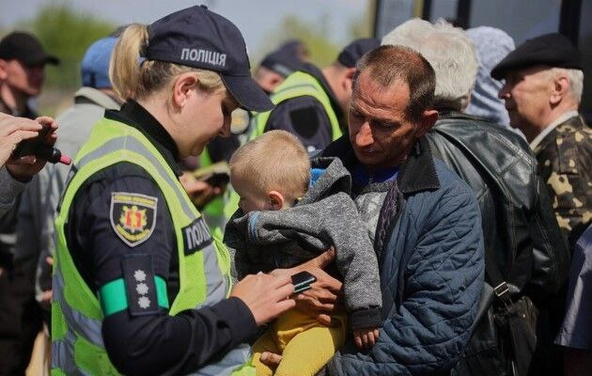 Групу цивільних евакуювали запорізькі поліцейські з Василівського району