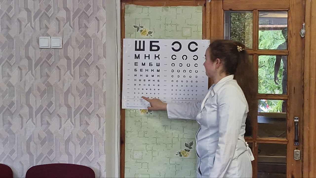 Мобільні бригади офтальмологів надають безкоштовну допомогу переселенцям у Запоріжжі