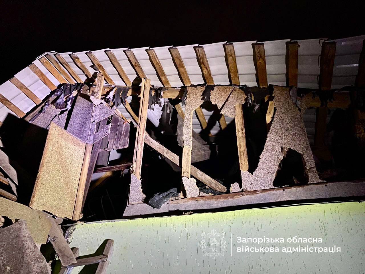 Росіяни вдарили 5 ракетами по Запоріжжю: загинула дитина, є поранені та руйнування. ФОТО
