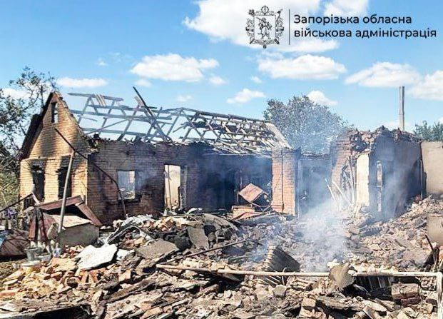 Майже 600 ударів по Запорізькій області: зруйновано житло, є поранений