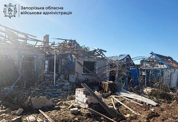 Атака на Запорізьку область: загинула жінка, зруйновано будинки, є поранені