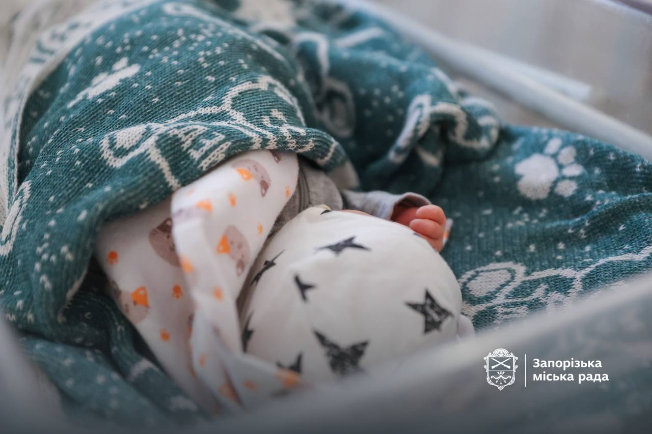 У Запоріжжі привітали перших новонароджених у День міста. ФОТО