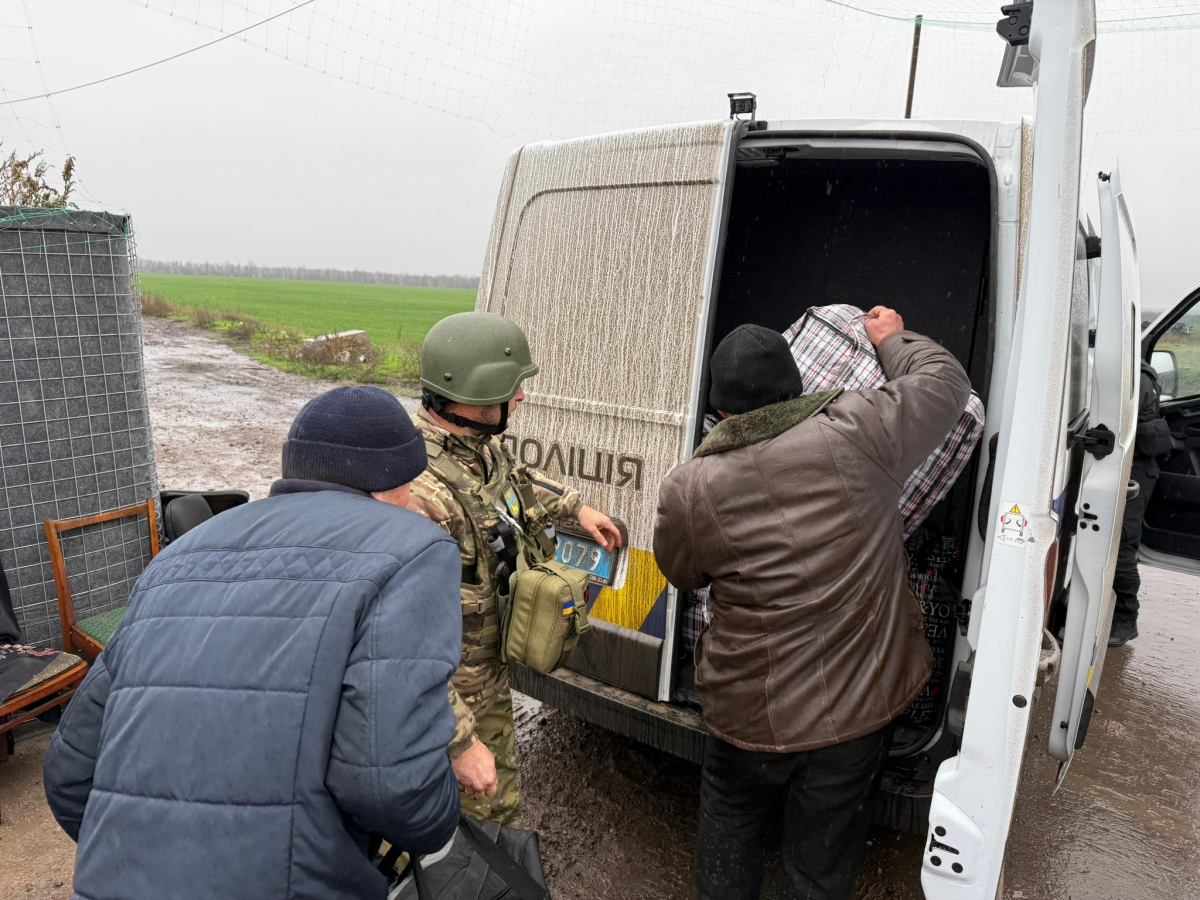 Поліція вивезла до Запоріжжя мешканців Гуляйполя: куди звертатися за допомогою