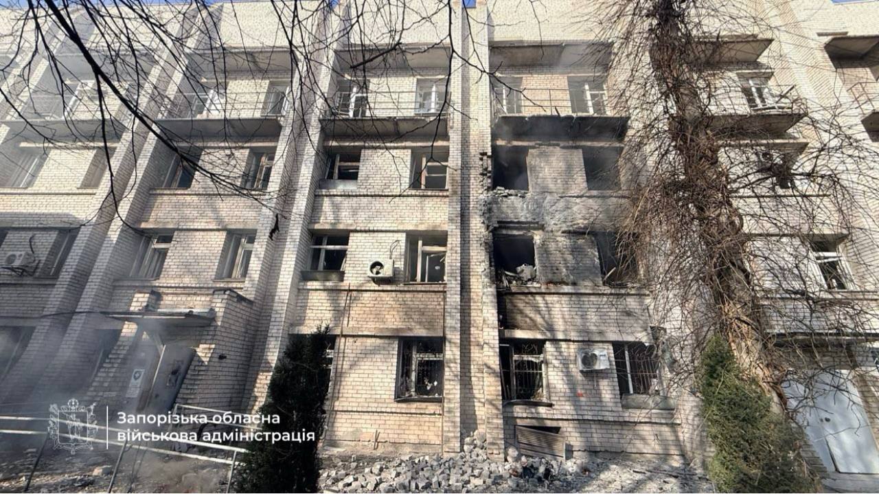Війська рф атакували пологовий будинок в Запоріжжі: є поранені