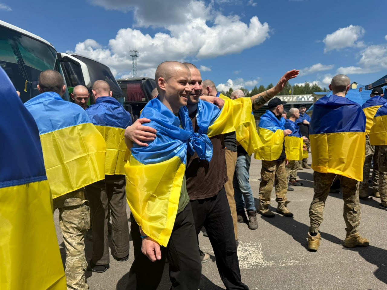 185 на 185: відбувся обмін військовополонених. ФОТО